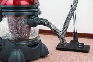 Aspirador com fio vs sem fio: diferenças de autonomia, cabo e qual vale mais para você