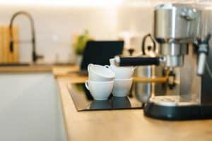 Cafeteira elétrica, italiana ou espresso: qual cabe na sua cozinha e no seu fogão